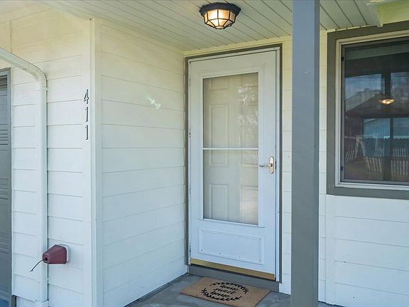 3rd image of 411 E 3rd St