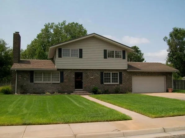 2401 Dove Ter, Great Bend, KS 67530