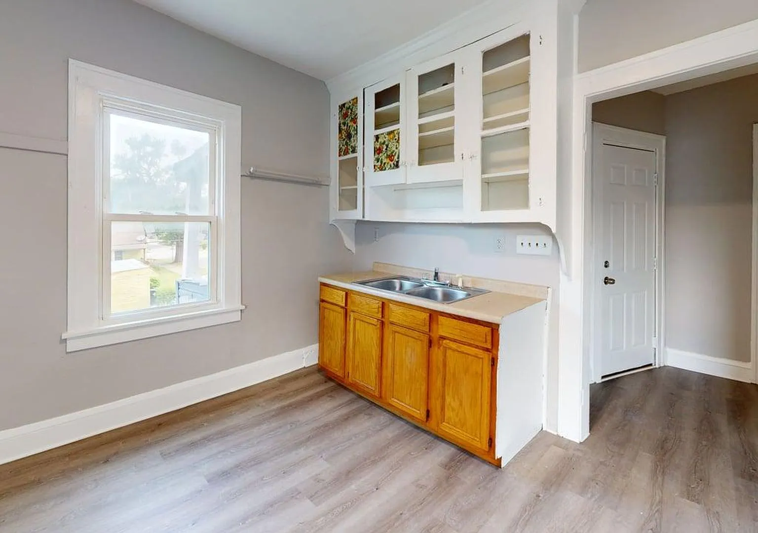 12813 Gay Ave — Photo 3