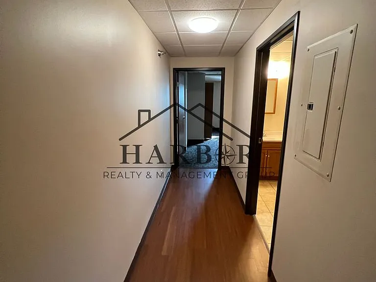 Oak Tree Flats — Photo 9