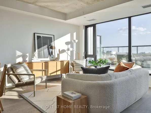 2720 Dundas St W #607, Toronto, ON M6P 0C3