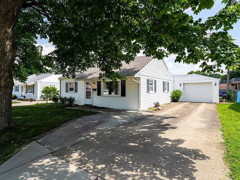 14 Ryan Dr — Photo 2