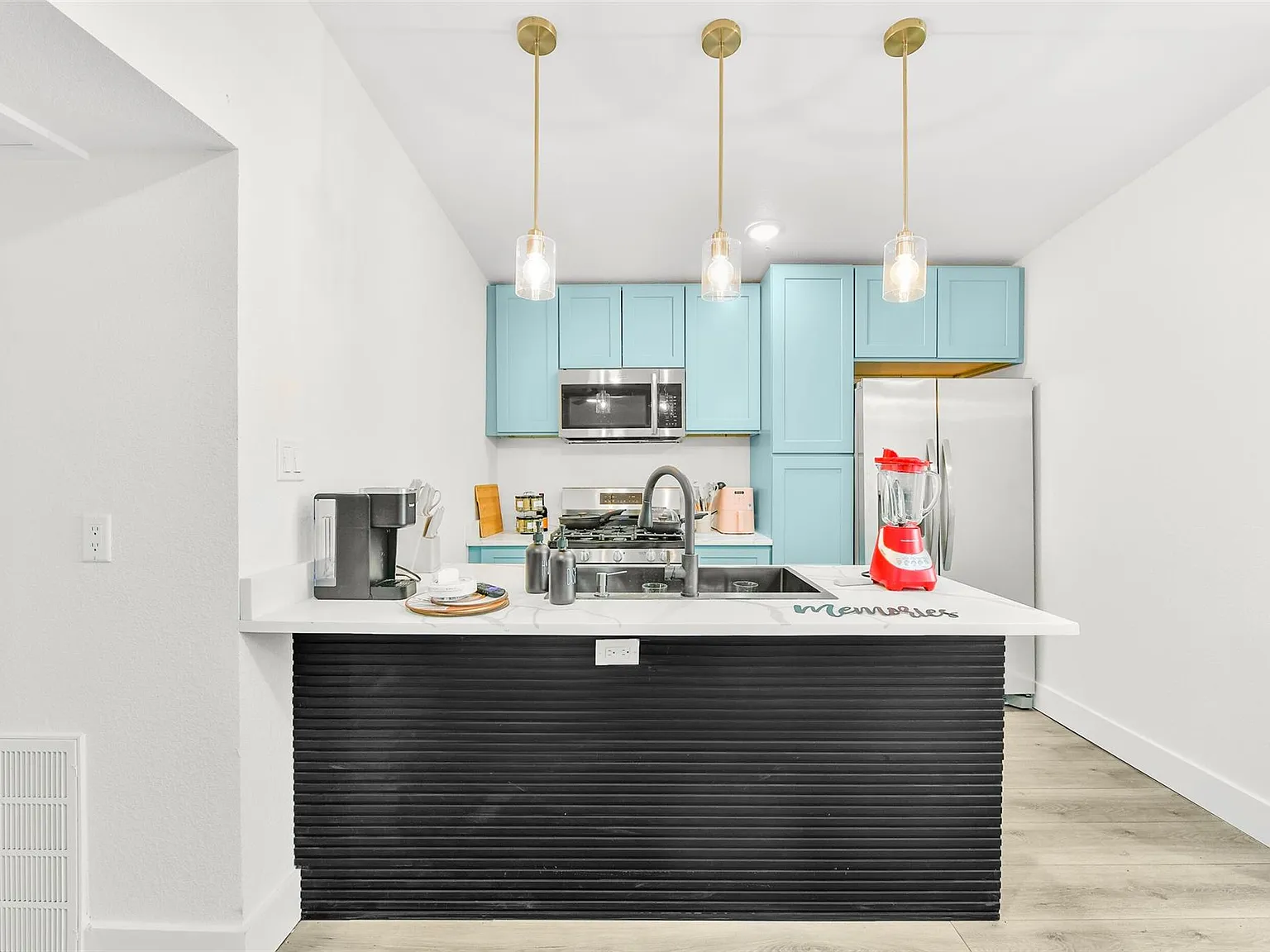3 bed, 2.0 bath, 1100 sqft, $2,000 — Photo 3