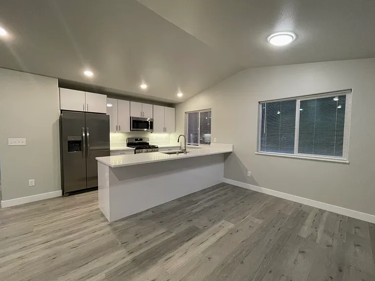 6150 W Karen St #2-4 — Photo 27