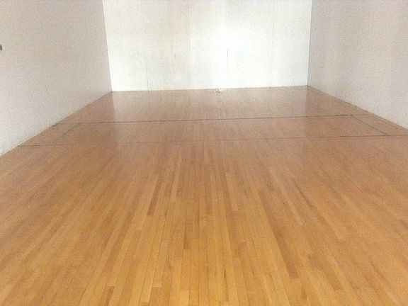 3rd image of 18107 Glenmoor Dr