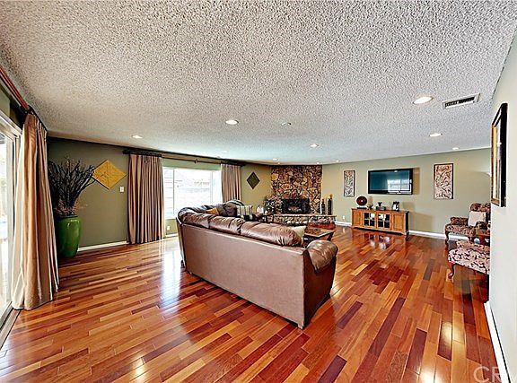 Oversized, Step Down Den/Family Area