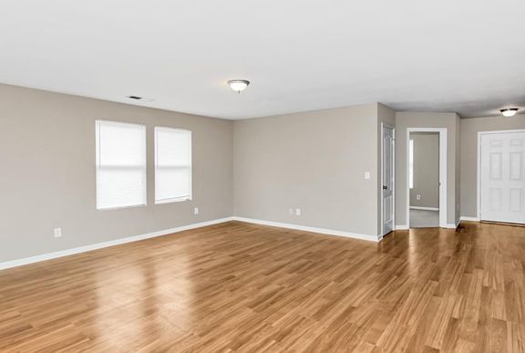 4th image of 142 Vancouver Rd