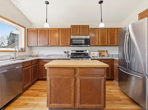 3836 Westbury Ln, Eagan, MN 55123