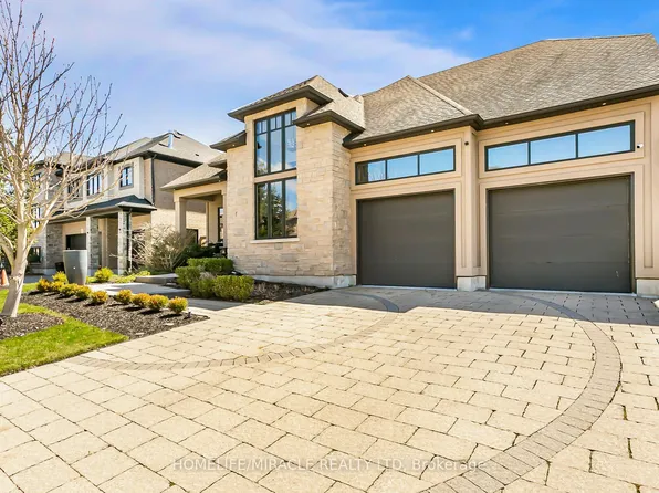 24 Jacob Gingrich Dr, Kitchener, ON N2P 2X9