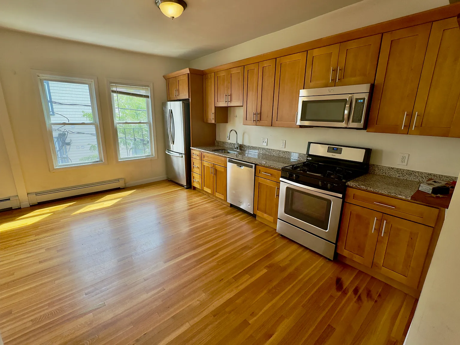 3 bed, 1100 sqft, $3,600 — Photo 1