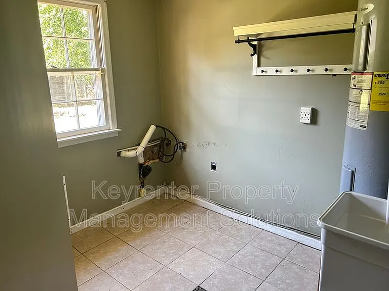 510 Shore Rd — Photo 36