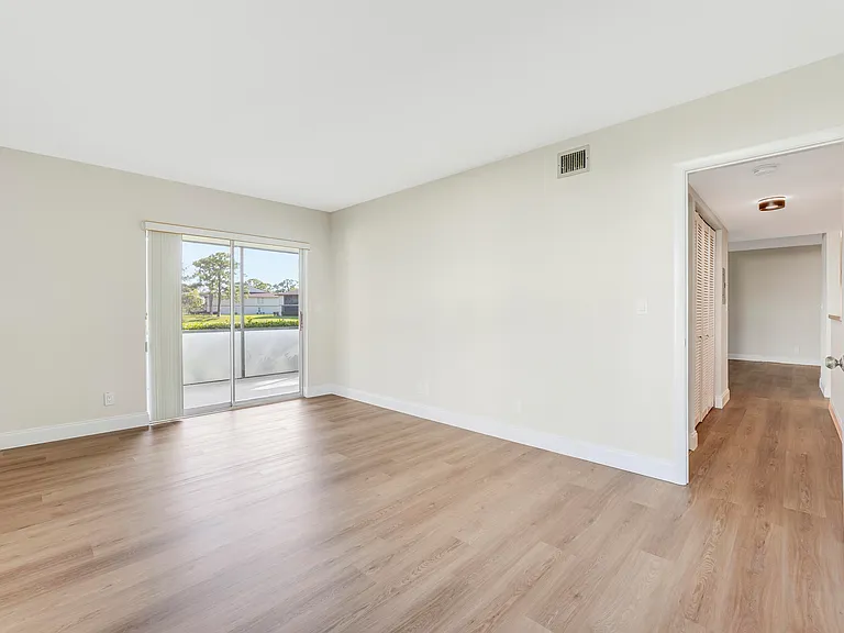 6489 Chasewood Dr #D — Photo 14