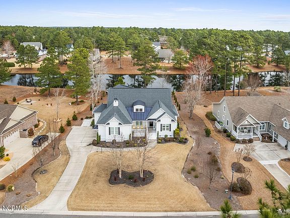 5th image of 804 Breezewood Drive SE