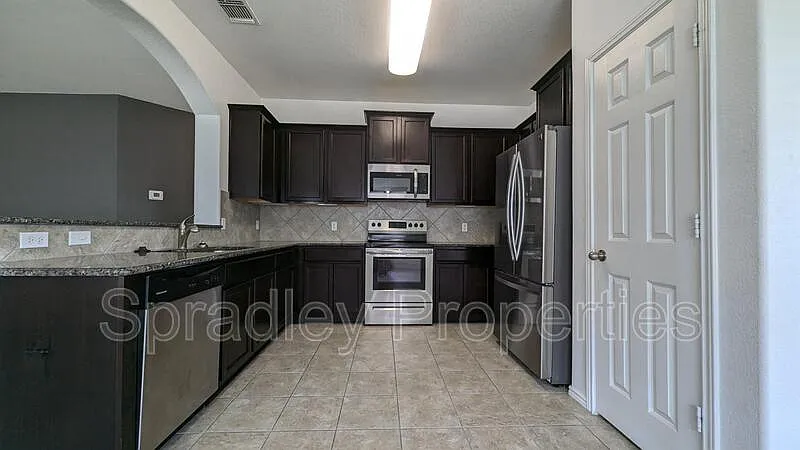 3 bed, 2.0 bath, 1681 sqft, $1,825 — Photo 3