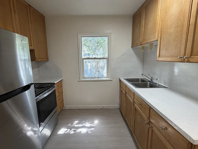 580 N Main — Photo 2