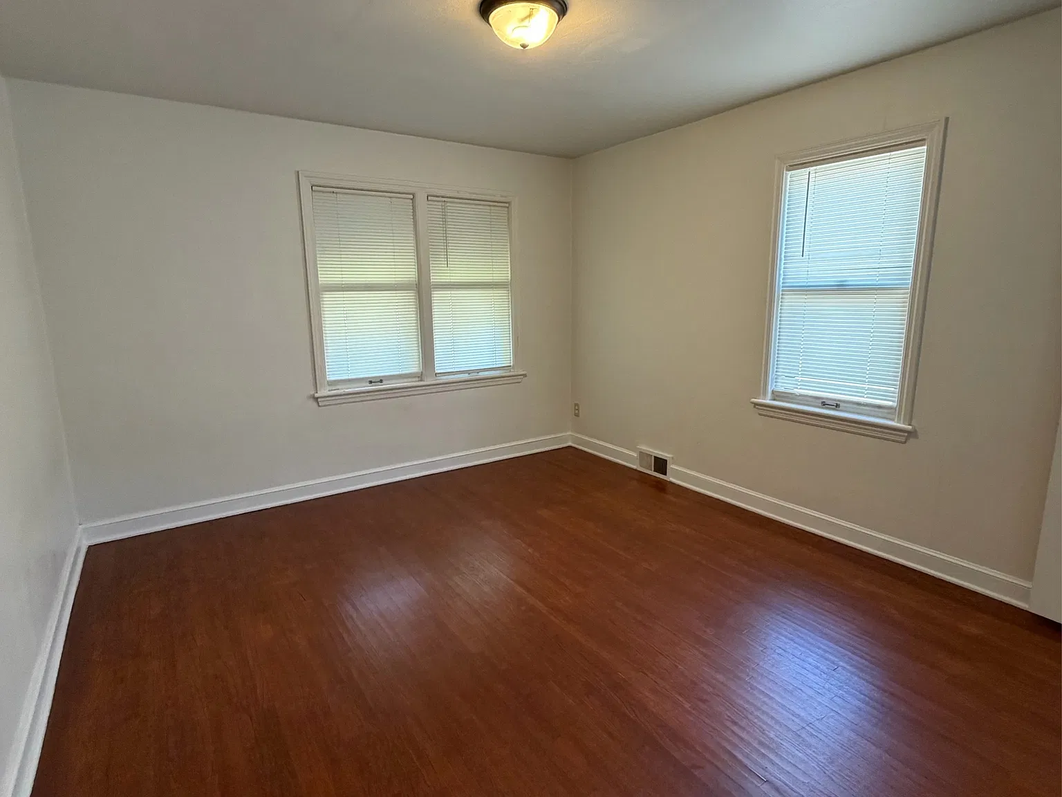 2 bed, 1100 sqft, $1,450 — Photo 4
