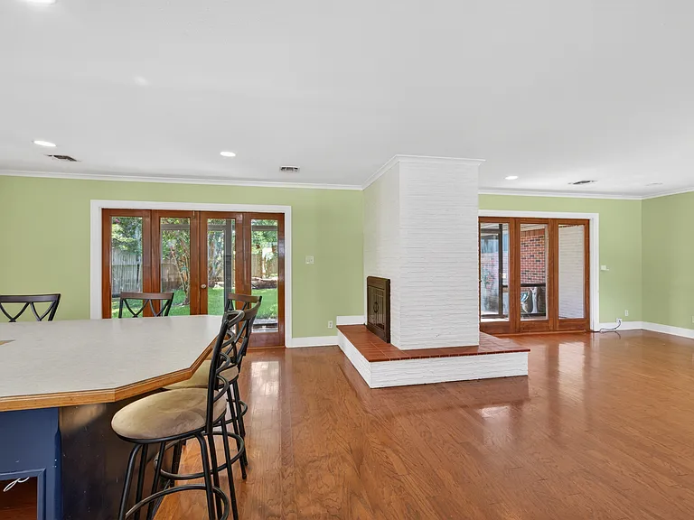 1911 Bermuda St — Photo 6