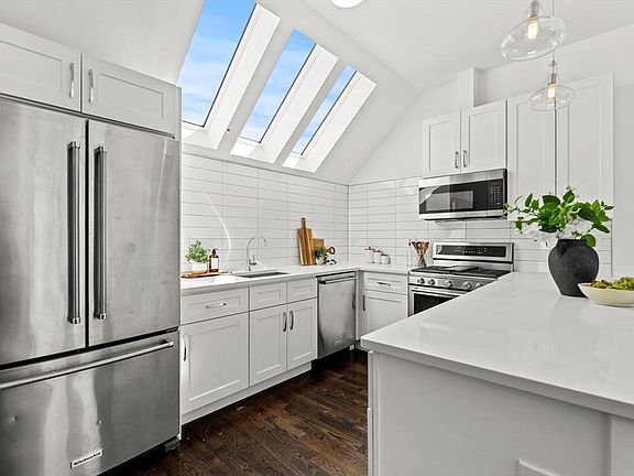 2nd image of 9 Upham Ave Unit 3