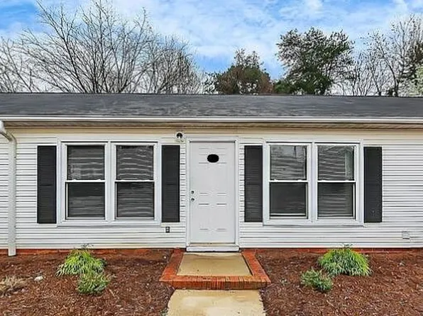515 E 20th St APT 4, Newton, NC 28658