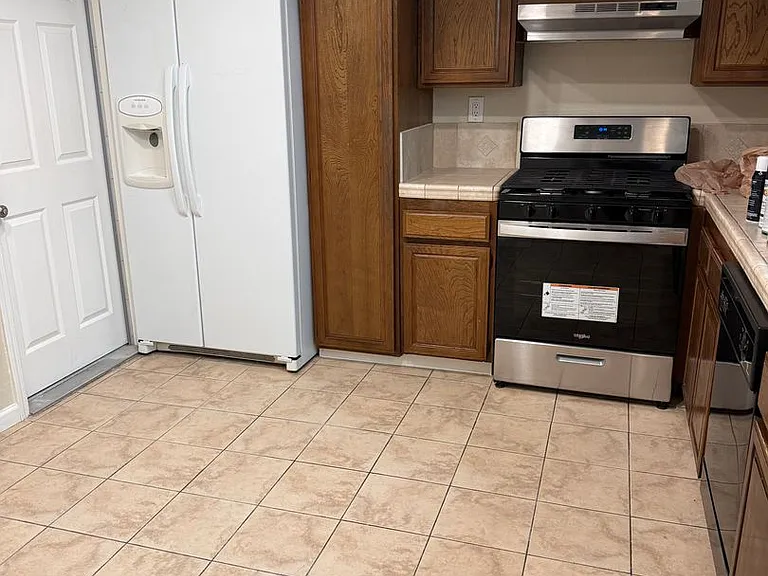 1266 Hartford Cir — Photo 3