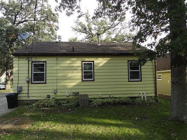 2nd image of 739 17th St NE