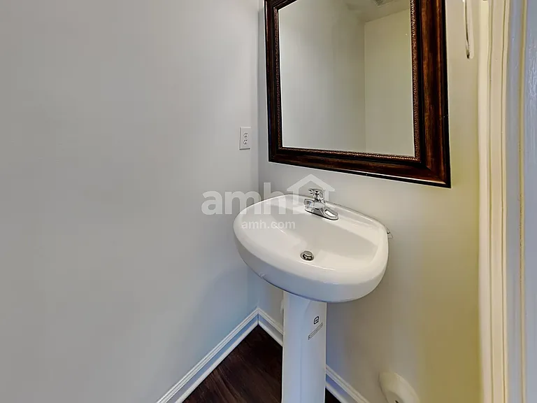 1843 Longmont Dr — Photo 9