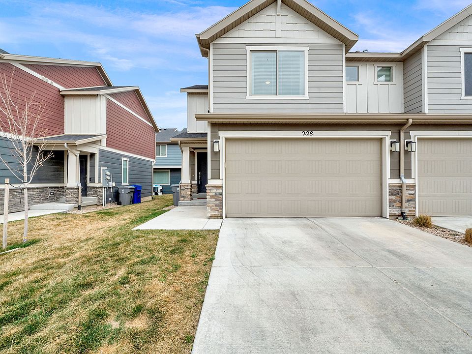 1st image of 228 E Hummingbird Ct