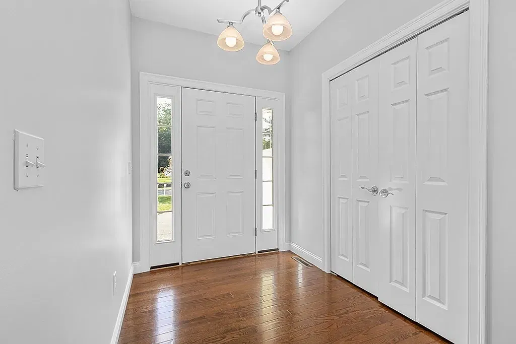 4 bed, 3.5 bath, 2810 sqft, $5,700 — Photo 4