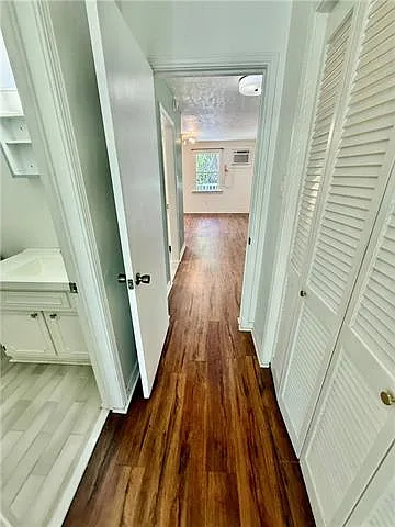 1713 Burgundy St #201 — Photo 8