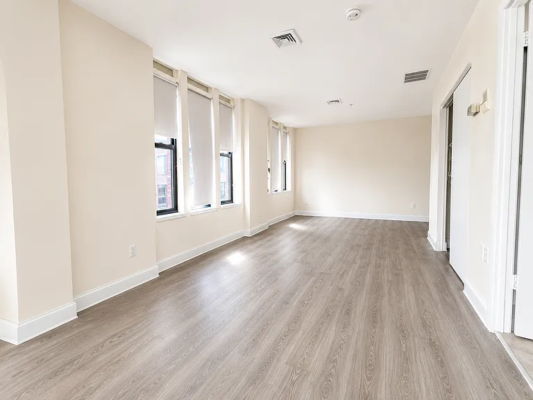 13 Haviland St #5 — Photo 1