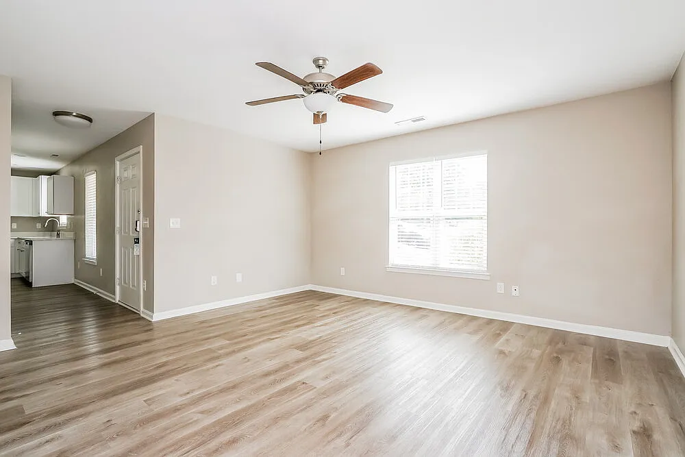 3 bed, 2.0 bath, 1194 sqft, $1,860 — Photo 3