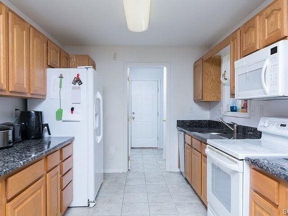 2nd image of 11 E McCabe St