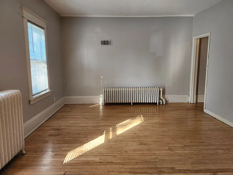1552 Edmund Ave — Photo 2