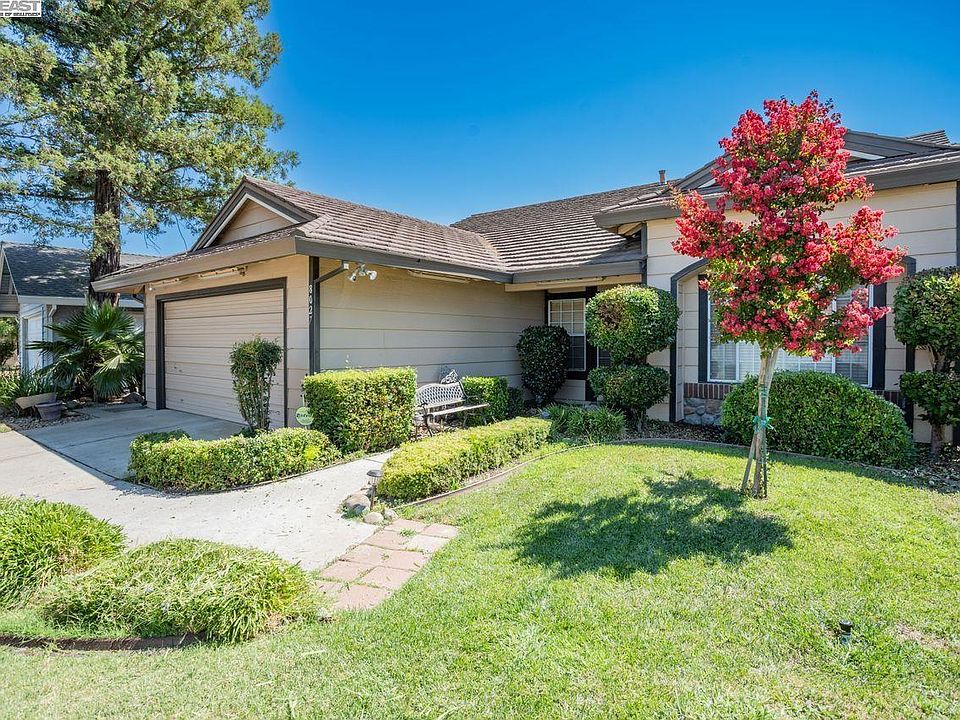 1st image of 8027 Pinot Noir Way