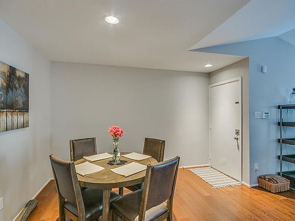 3rd image of 2025 Augusta Dr APT 604