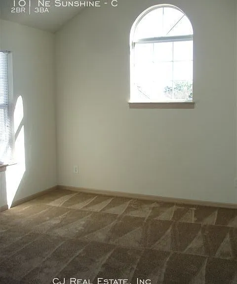 101 NE Sunshine St #C — Photo 8
