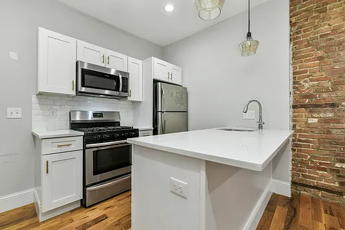 305 Saratoga St #2 Photo 1