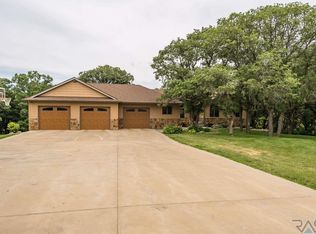 2909 N Oak Rd, Brandon, SD 57005