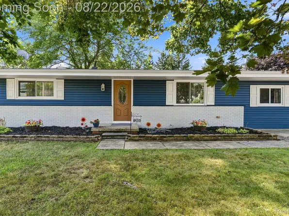 12606 Greenhill Dr, Grand Blanc, MI 48439