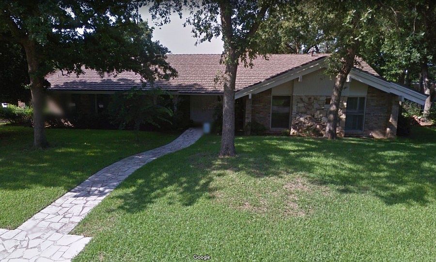 2nd image of 916 Ridgecrest Cir