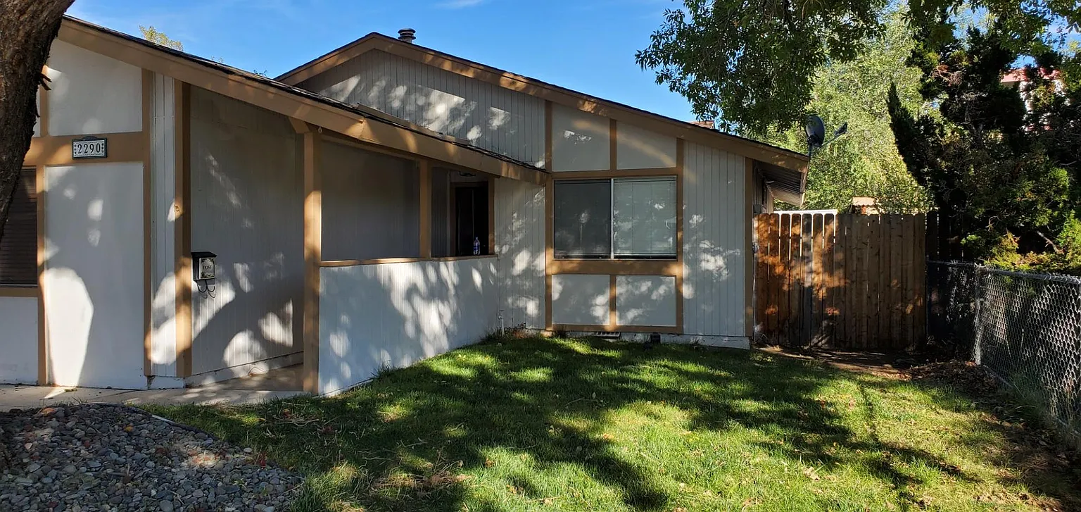 2290 Matteoni Dr photo 1