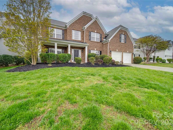8315 Burgundy Ridge Dr, Harrisburg, NC 28075