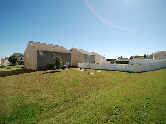 4th image of 941 Silverberry St