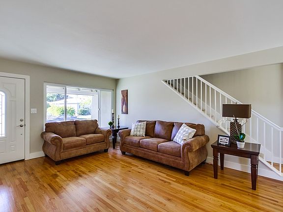 4th image of 2880 Wyandotte Ave