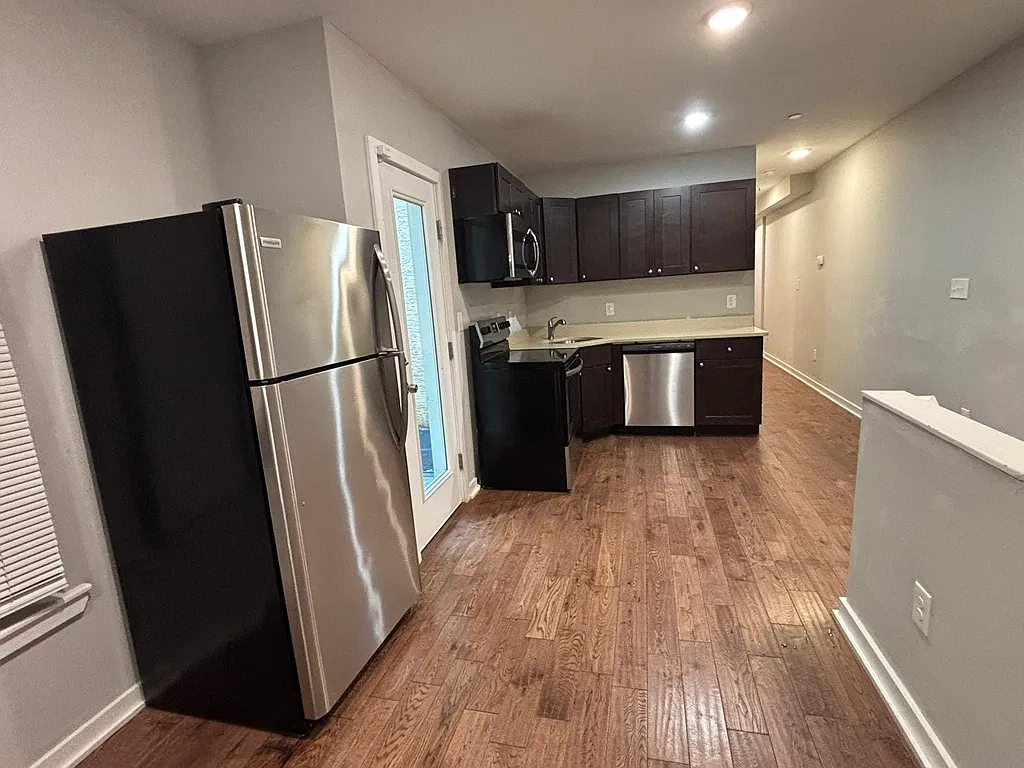1606 Willington St — Photo 3