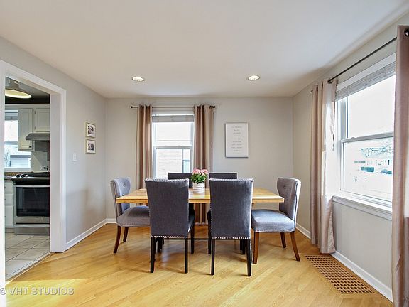 4th image of 1049 Oakley Ave
