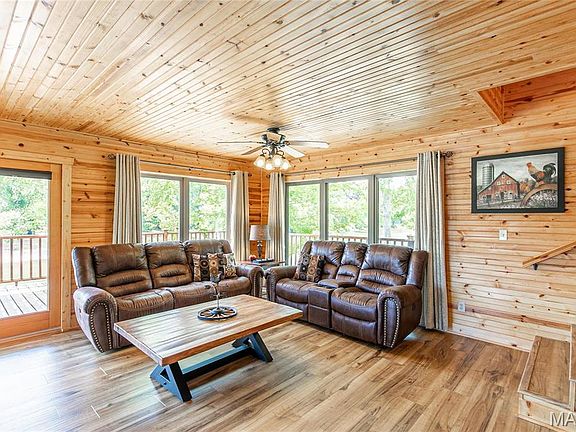 5th image of 1901 River Valley Rd