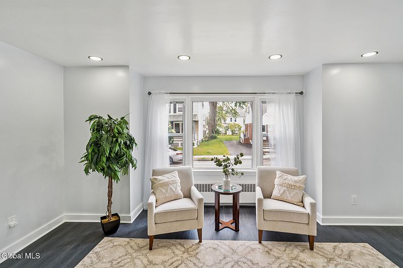 5th image of 118 Winnie Street