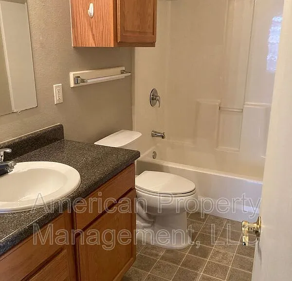 4714 NE Wisconsin St — Photo 5
