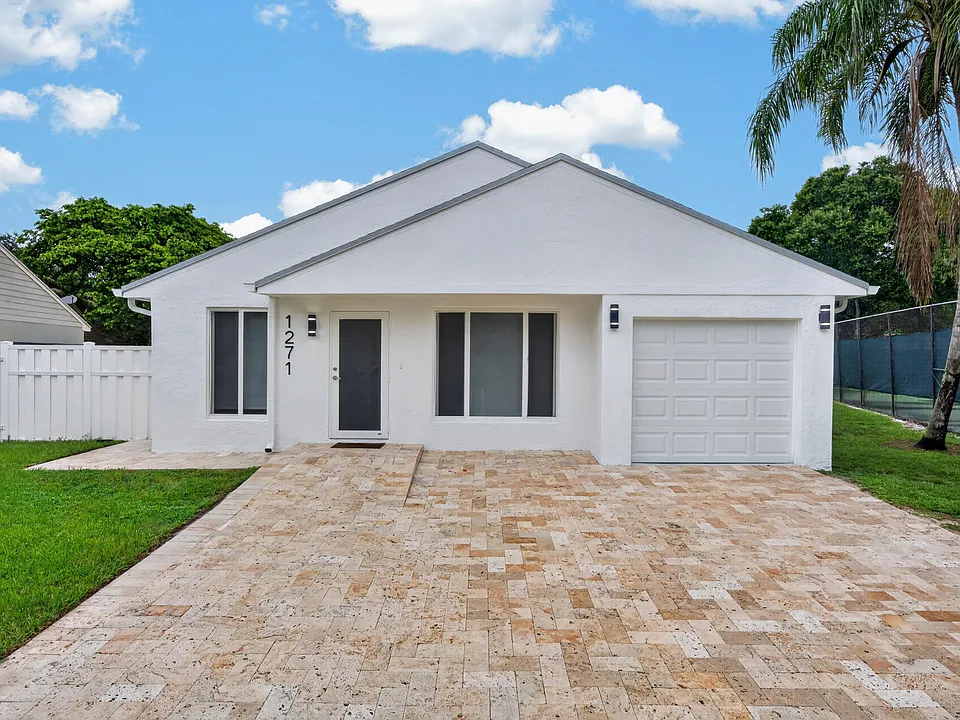 1271 SW 85th Ter